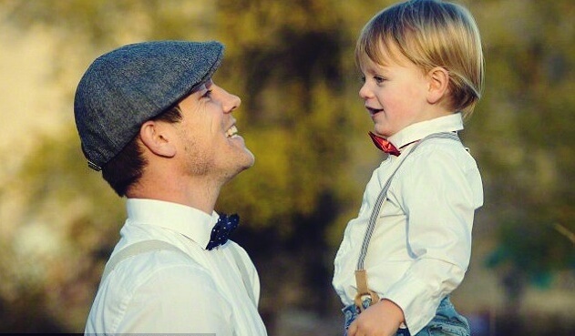 padre con alta inteligencia y su hijo