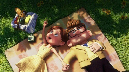 Pareja mirando el cielo