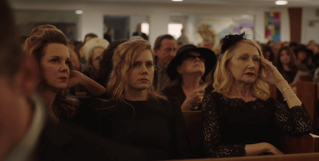 Personas en un funeral