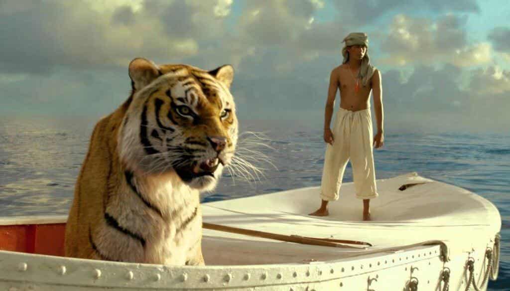 Pi con un tigre en una barca