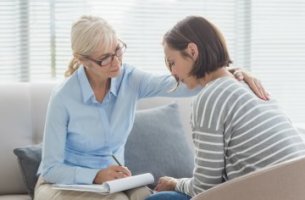 Psicooncóloga con paciente