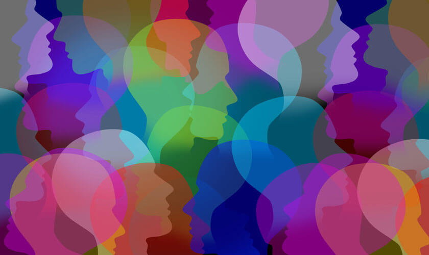 rostros de colores simbolizando las Inteligencias múltiples en el aula