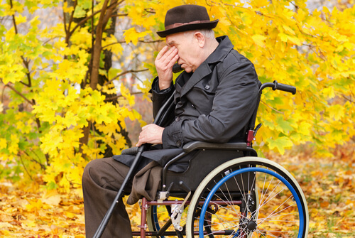 Hombre con el síndrome del miembro fantasma