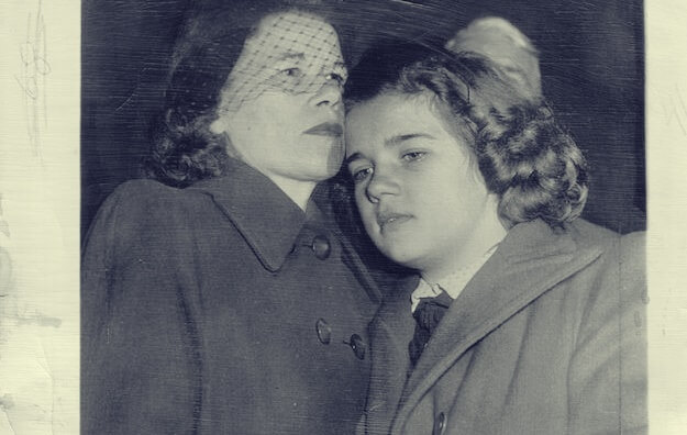 Sally con su madre, historia que inspiró el libro lolita