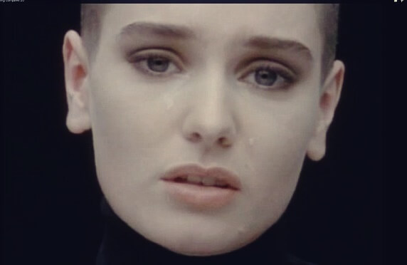 Sinead O´connor representando por qué nos gusta la música triste