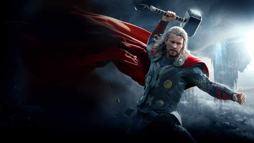 Thor con su martillo