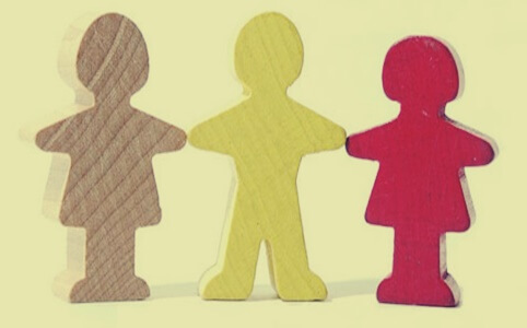 figuras simbolizando el acompañamiento terapéutico