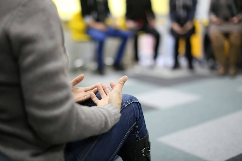 Terapia de un grupo abusivo