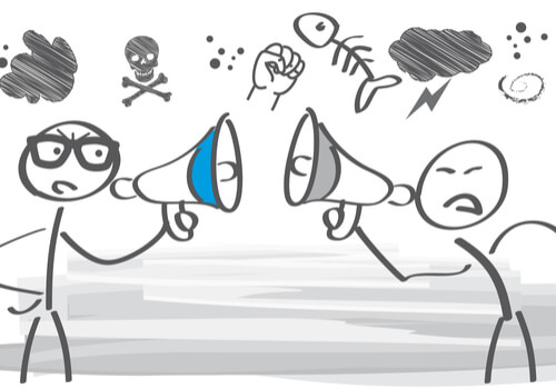 Monigotes discutiendo