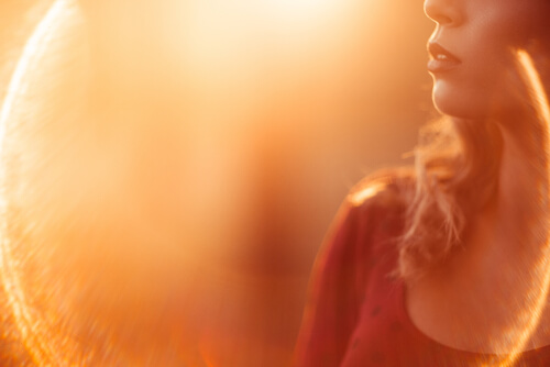 Mujer pensando en la ventilación emocional