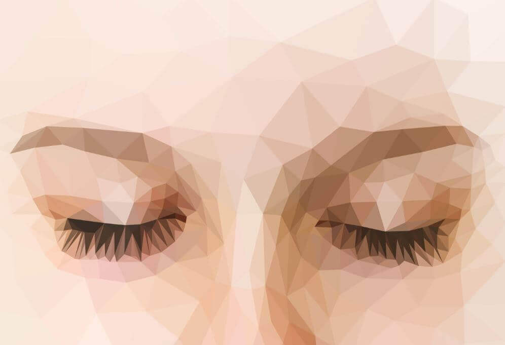 Femme aux yeux fermés