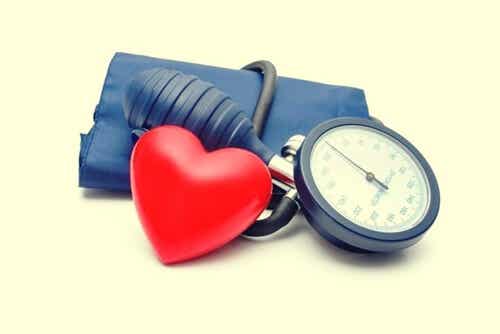 tensiómetro para medir la presión arterial favorecida por la vasopresina 