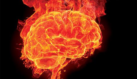 cerebro ansioso en llamas