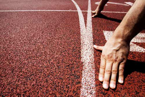 Hands of a sportsman at the starting line