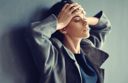 Mujer representando la amígdala cerebral y su relación con la ansiedad