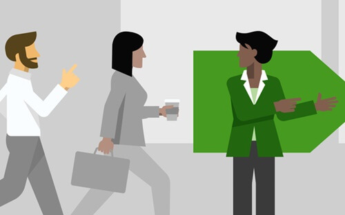 mujer de verde simbolizando a los psicólogos de empresas