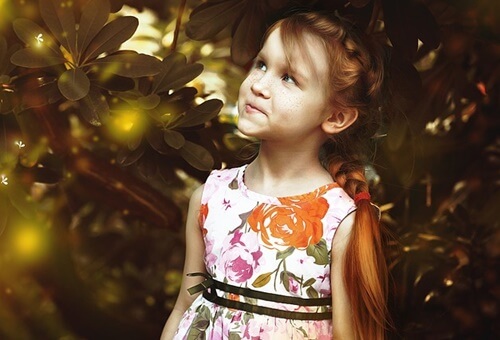 niña simbolizando el cerebro de los niños con trastorno del espectro autista