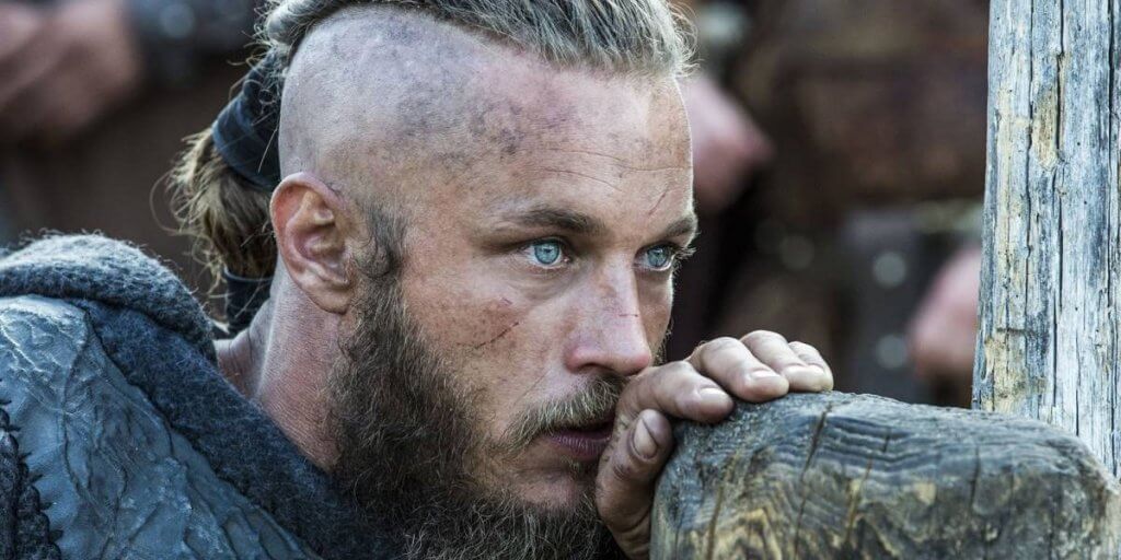 Ragnar Lodbrok con mirada fija