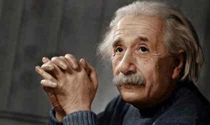 Albert Einstein: biografía de un genio revolucionario