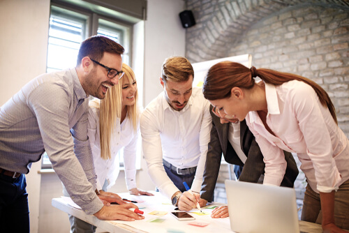 Compañeros de trabajo juntos