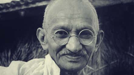 Mahatma Gandhi: biografía del líder de la no-violencia