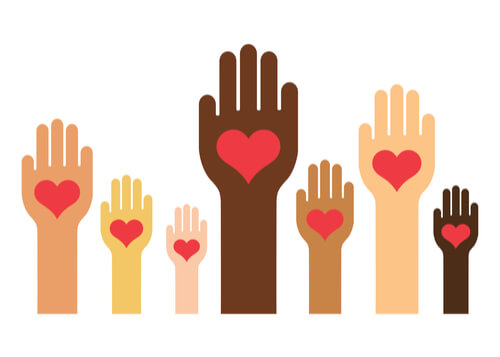 Manos con un corazón dibujado