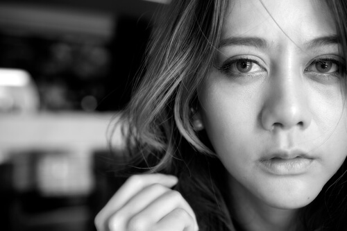 Mujer triste para representar la autofobia