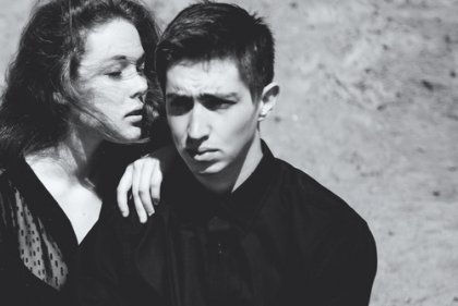 El martillo y el muro en la relación de pareja