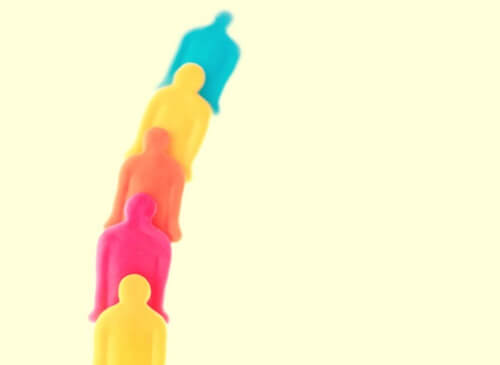 figuras ascendiendo simbolizando el el principio de Peter