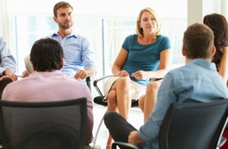 ¿Cómo superar con éxito una entrevista de trabajo grupal?