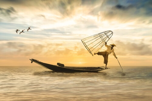 hombre pescando representando la disciplina en Japón