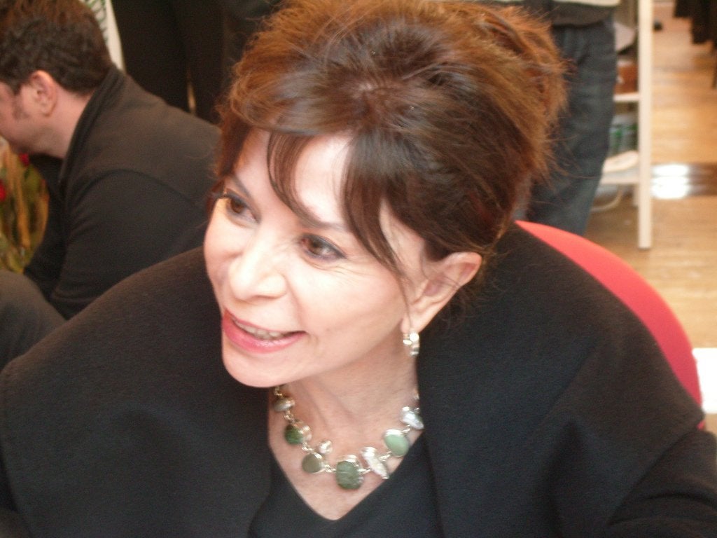 Isabel Allende sonriendo