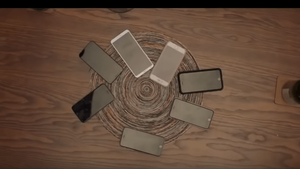 Móviles encima de la mesa