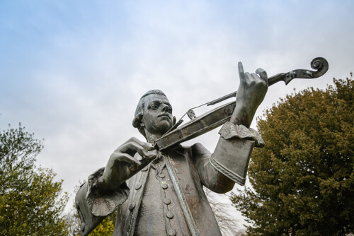 Mozart tocando el violín