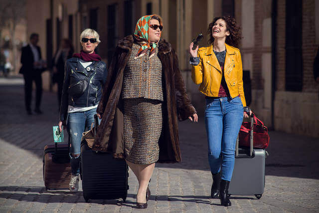 Paquita Salas con amigas
