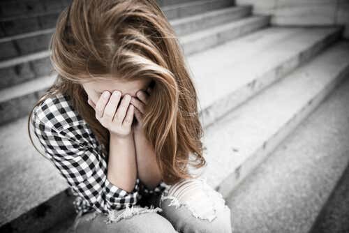 Chica adolescente deprimida