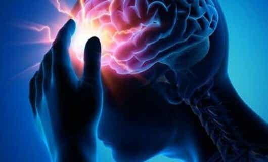 Cervello alla luce che simboleggia la diagnosi di emicrania.