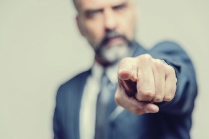 Falacia ad hominem, cuando se ataca sin argumentos