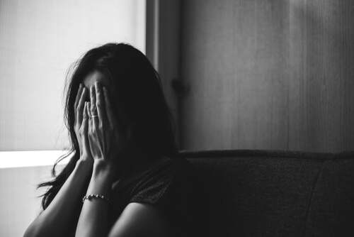 Mujer con ansiedad generalizada