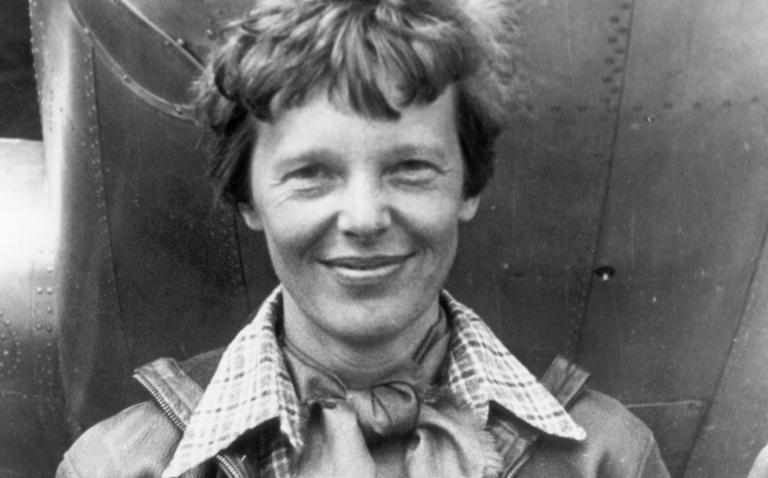 Amelia Earhart: biografía de un símbolo