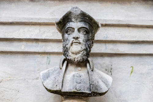 Escultura de Nostradamus