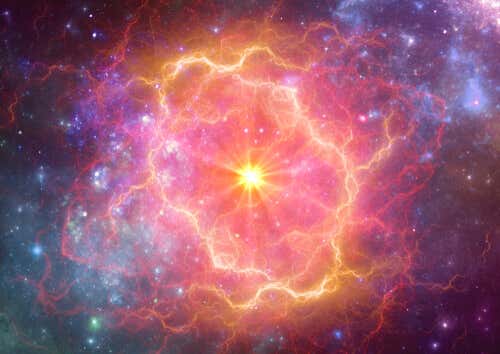 Explosión de una supernova en el espacio