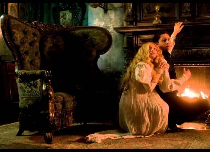 Mujer y hombre con miedo