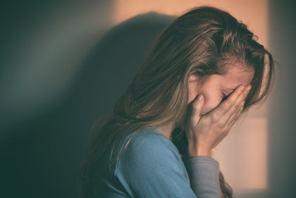 Reprimir las emociones negativas no las hace desaparecer