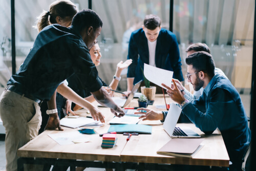 Des travailleurs parlent du syndrome de haute exposition au travail