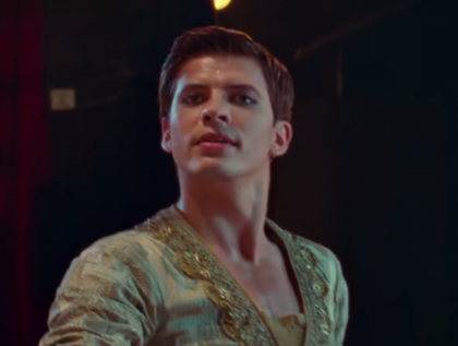 El bailarín: más que política, arte