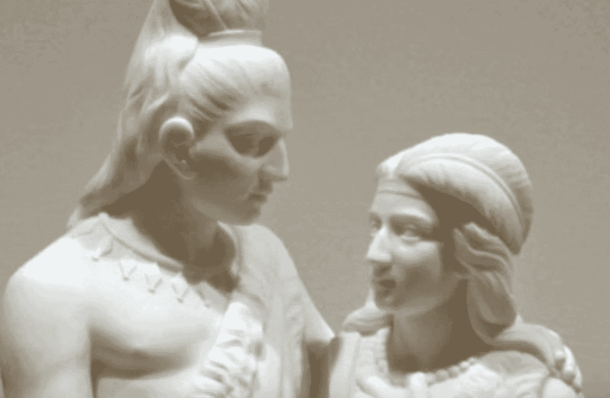 Escultura de un hombre y una mujer
