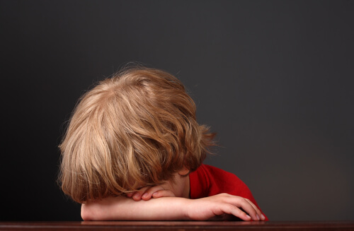 Niño triste