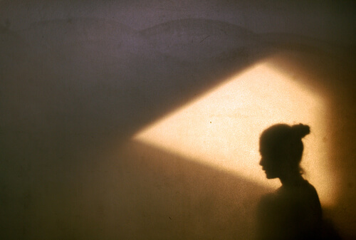 Sombra de una mujer