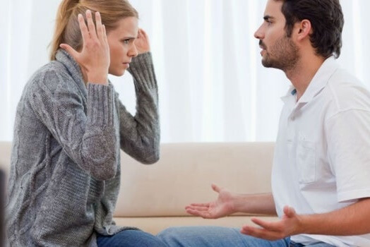 Pareja enfadada debido a las depresiones no resueltas
